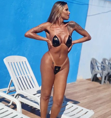 Carine Kishi star du porno de haute qualité galerie