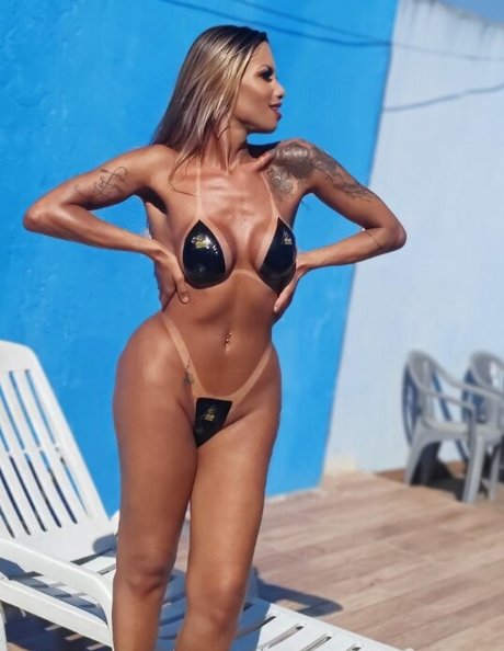 Carine Kishi star du porno belle archive