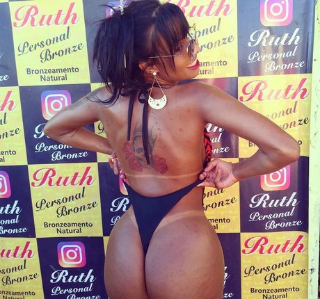 Carine Kishi étoile nue des photos