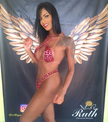 Carine Kishi haut étoile galeries