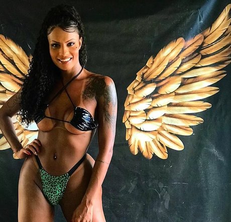 filles célèbres onlyfans libre nu img