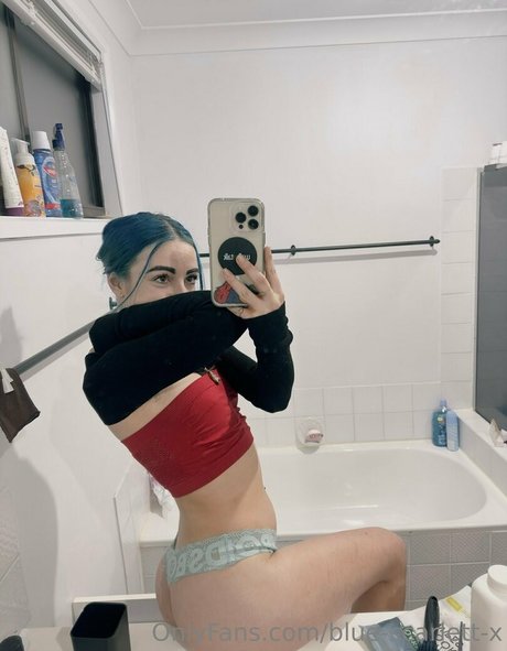 blue scarlett x modèle nu galerie