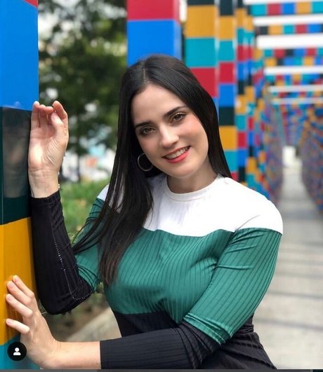 bikini ado onlyfans sexy jolie photo