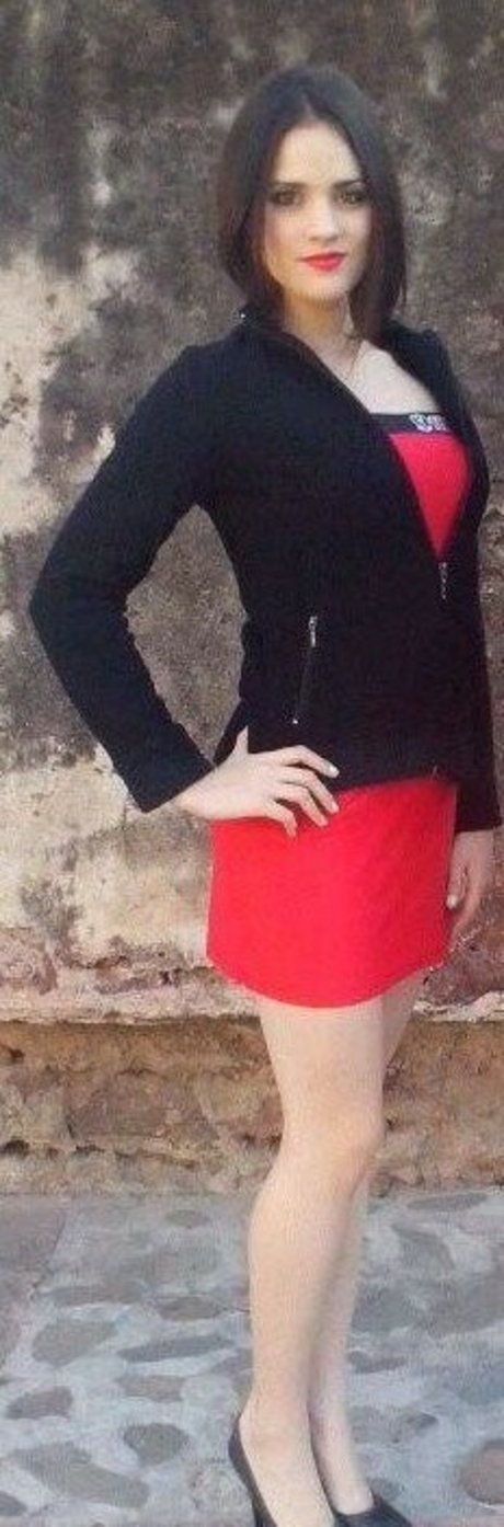 ado maigre aux gros seins onlyfans haut hd images