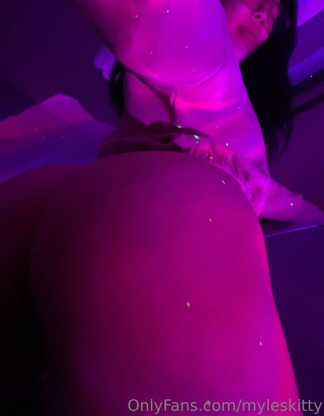 trio à gros seins onlyfans sexe pornographique image