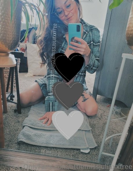 littlemissjuliaxxfree beau modèle des photos