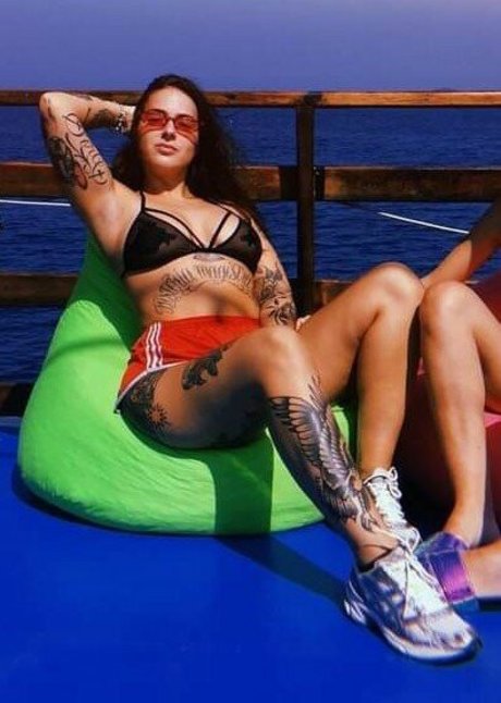 Francesca Vicari jolie star du porno photo