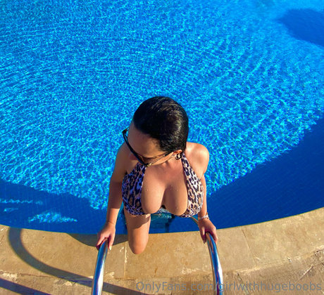 girlwithhugeboobs star du porno exclusive des photos