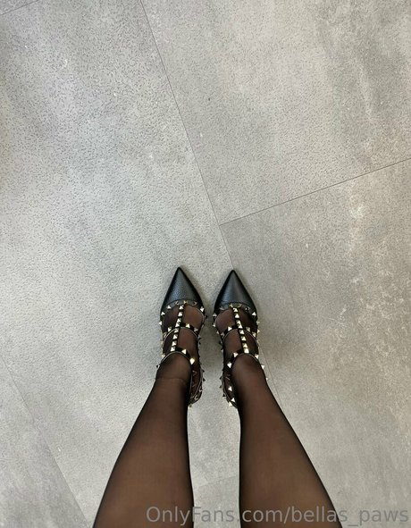 bellas paws actrice exclusive images