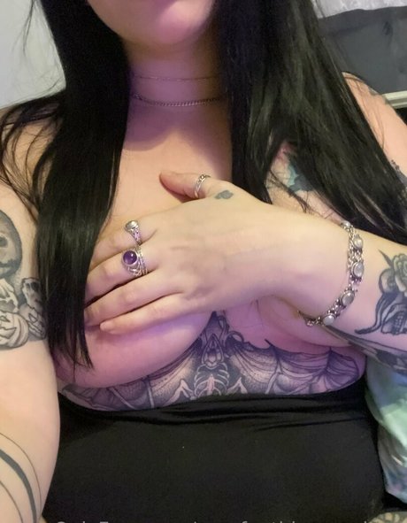 raeofgothiccsunshine modèle img