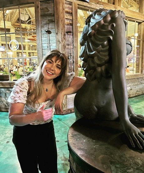 reine de pique onlyfans plutôt sexy img