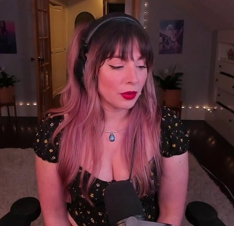 rousse aux gros seins onlyfans érotique xxx galerie