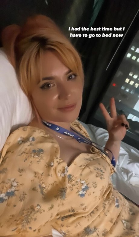 Mary Kish modèle nu galeries