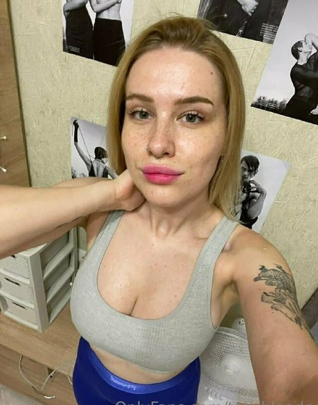 tati blonde étoile hd archive