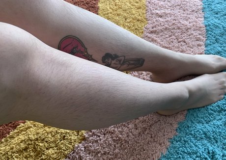 adora belly modèle chaud image