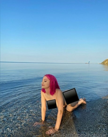 Hotlasie joli modèle photos