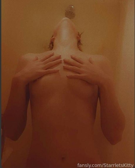 StarrletsKitty modèle nu des photos