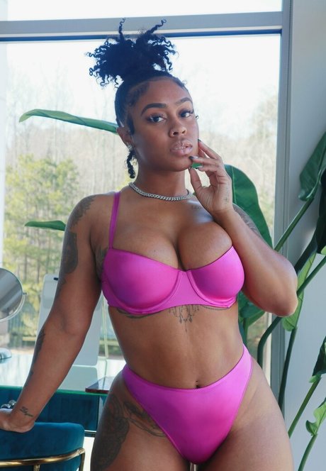 therealbombshell mint modèle gratuit des photos