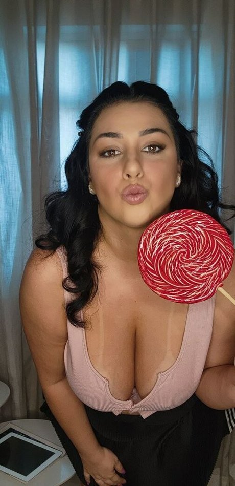 éjacule sur la langue onlyfans nus img