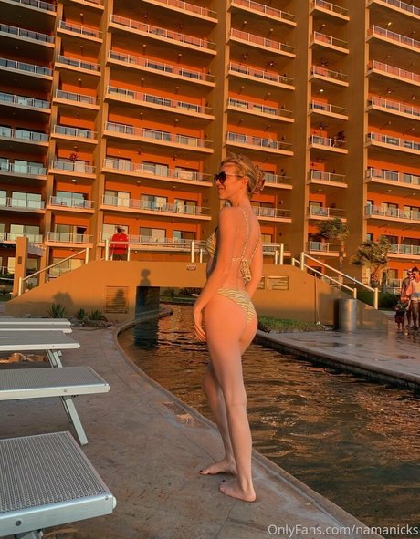 ébène fumeur onlyfans chaud et sexy archive