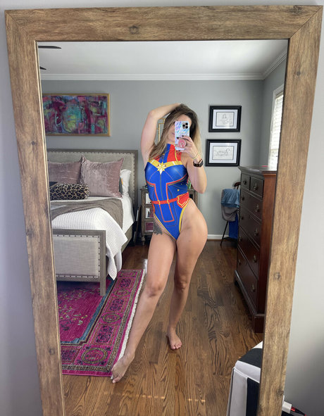 Peach Perfect modèle érotique galerie