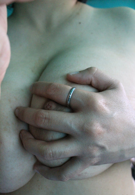 elenagr33n modèle sympa img