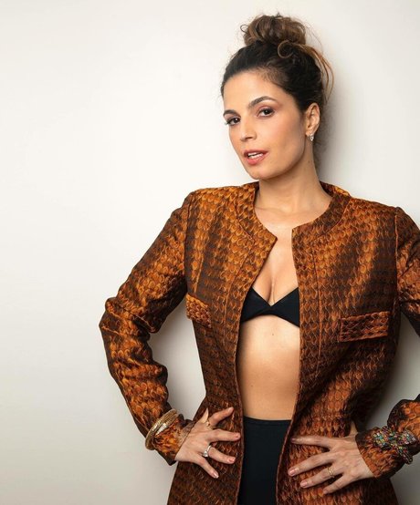 Emanuelle Araujo star du porno en haute qualité images