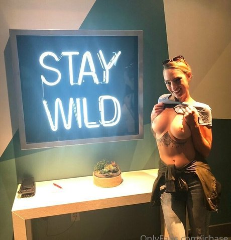 amateurs courbés onlyfans nu chaud image