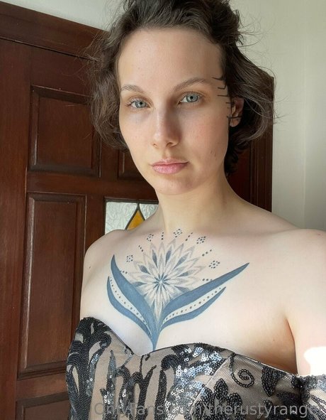 fille courbée dà côté onlyfans haute définition adulte galeries