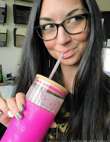 artemisbehaving étoile parfaite des photos