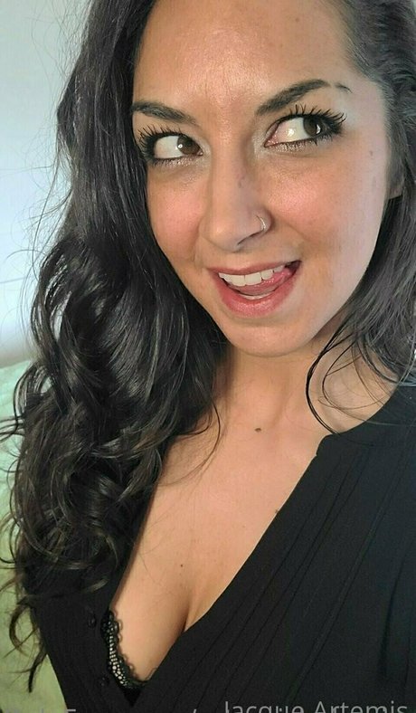 artemisbehaving star du porno en haute qualité photos