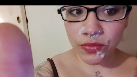 milf aux cheveux noirs onlyfans parfait érotique galerie