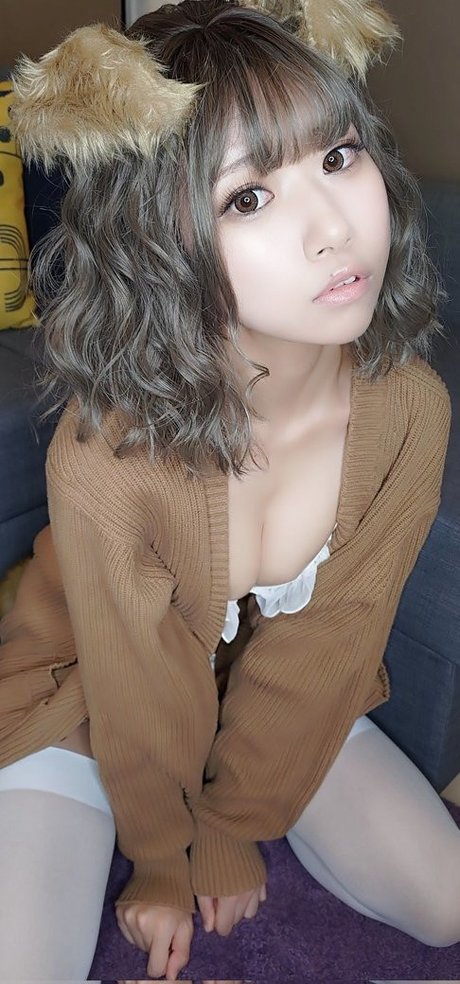 Hitsuji Negoto modèle porno photos