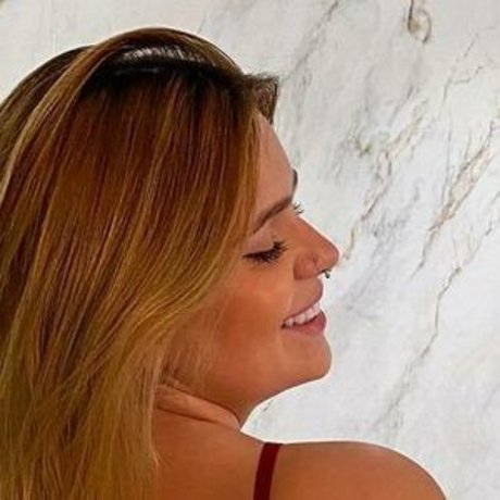 rousse aux gros seins onlyfans chaud exclusif img