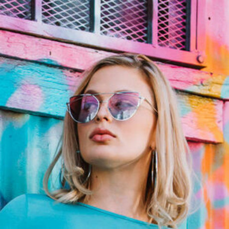 Sloan Harper modèle nu collection