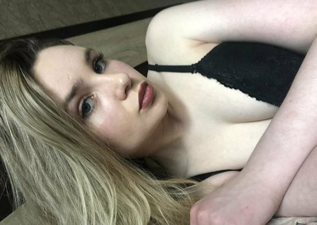 violetcherryy actrice pornographique photo