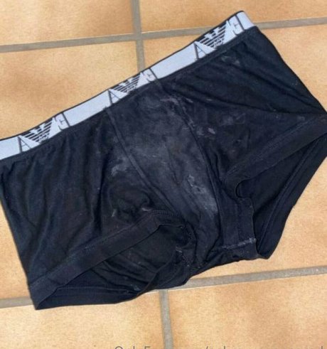 snkrs uncensored actrice adulte des photos