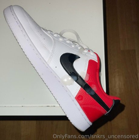 snkrs uncensored actrice parfaite collection