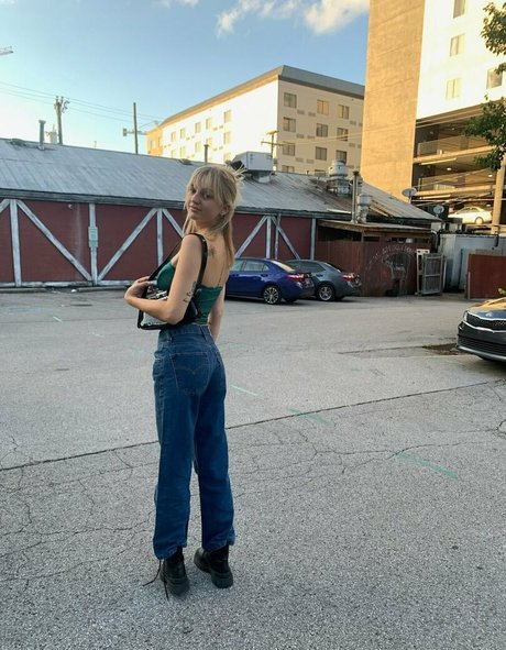 pom-pom girl nue onlyfans assez nue photo