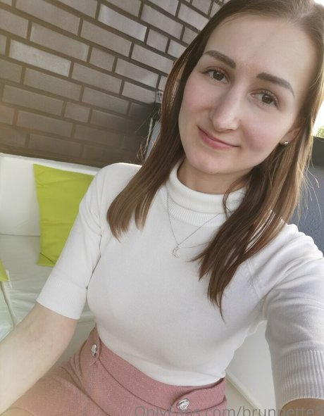 brunnette3 modèle porno collection