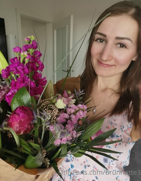 brunnette3 belle étoile des photos