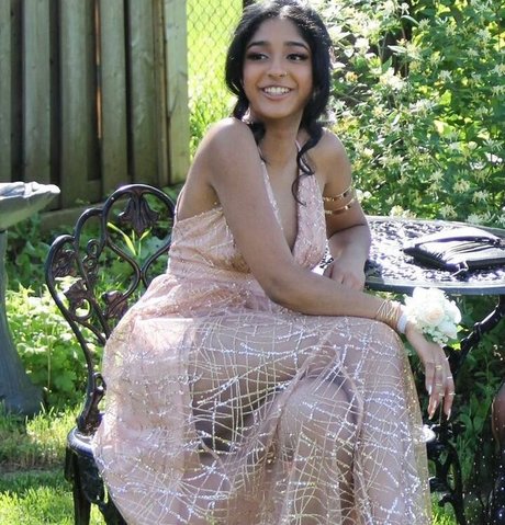 Maitreyi Ramakrishnan jolie star du porno galerie