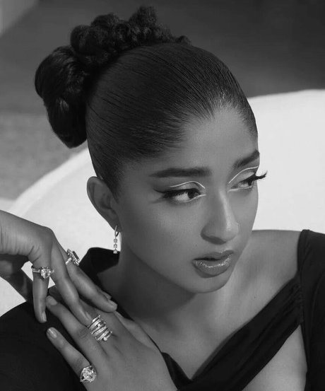 Maitreyi Ramakrishnan modèles nus galeries