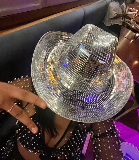 Maitreyi Ramakrishnan haut de star du porno archive