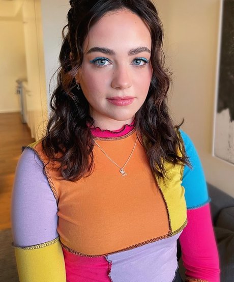 Mary Mouser belle étoile collection