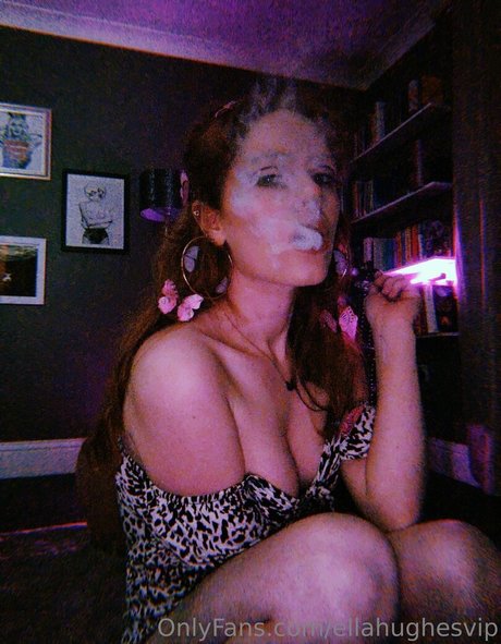 ellahughesvip étoile sympa des photos