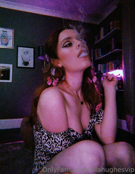 ellahughesvip actrice libre galerie