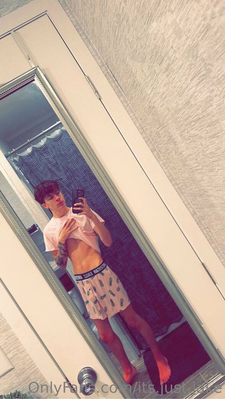 its just jake étoile nue image