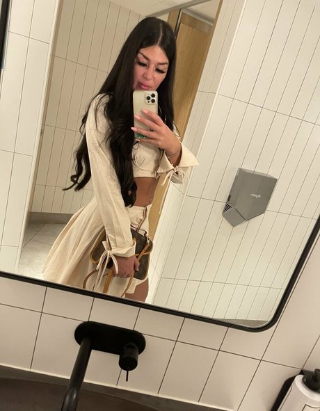 elleandspells modèle pornographique archive