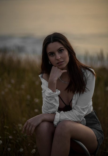 fille blanche maigre onlyfans xxx pornographique image